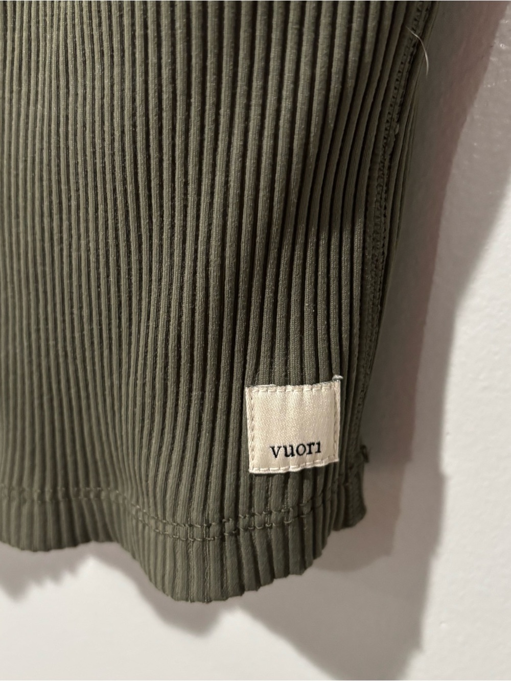 Vuori Ribbed Crop Top - Picture 5 of 6